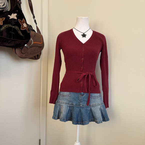❌SOLD❌ Smart Set Vintage Deep Red V-Neck Cardigan - Picture 8 of 9